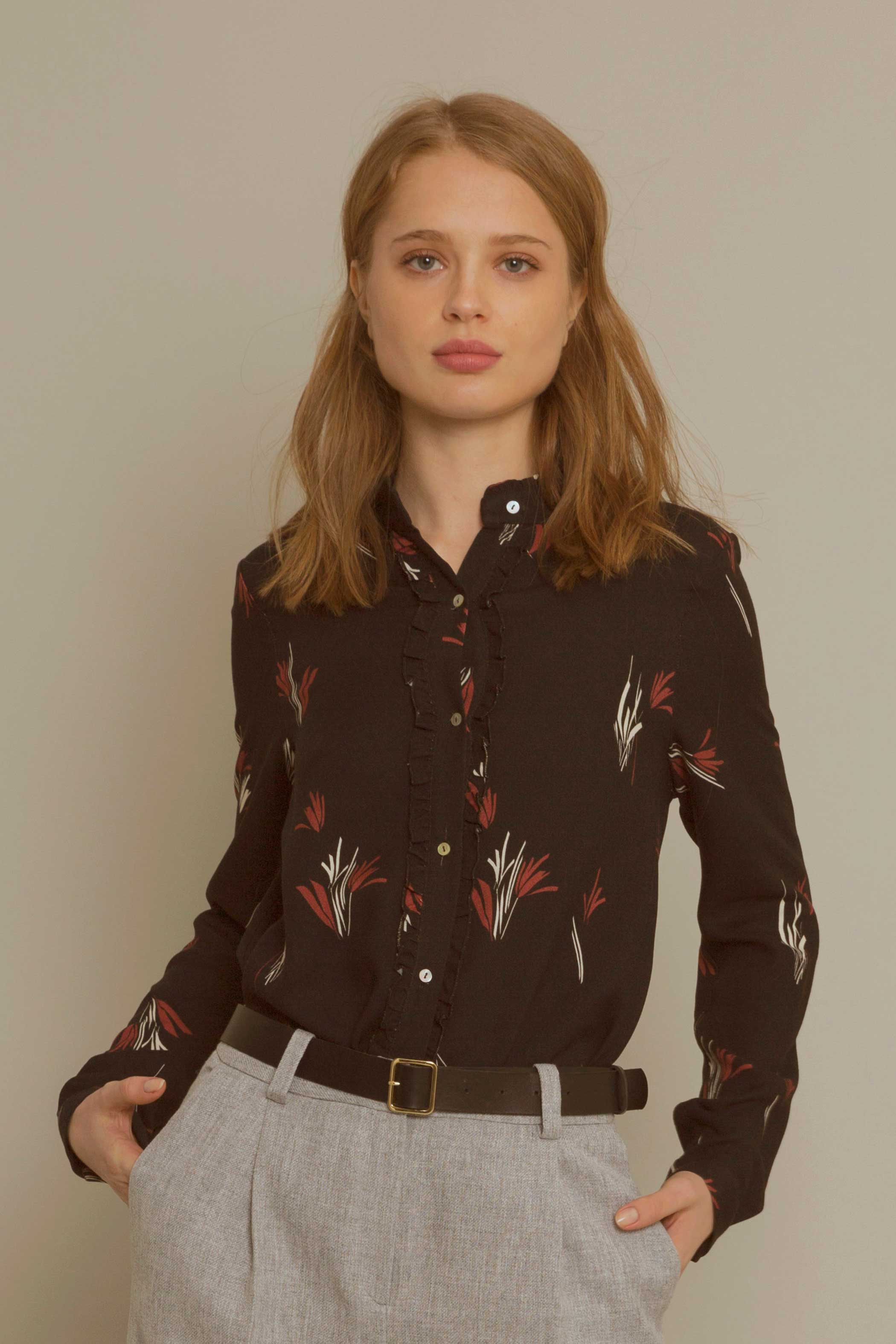 Blusa papiro negra volantes