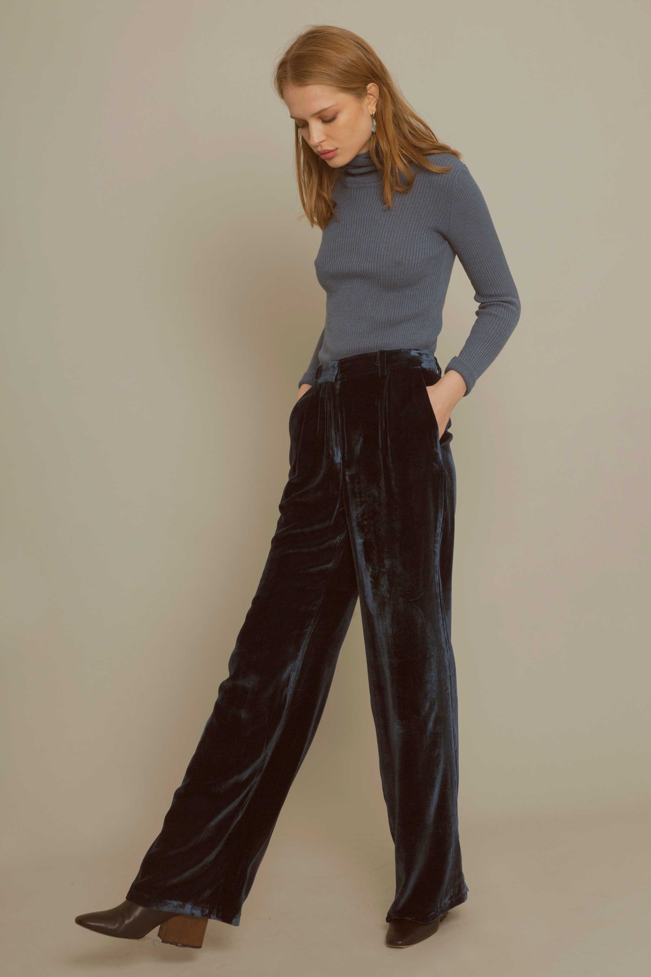 Pantalón campana terciopelo azul seda