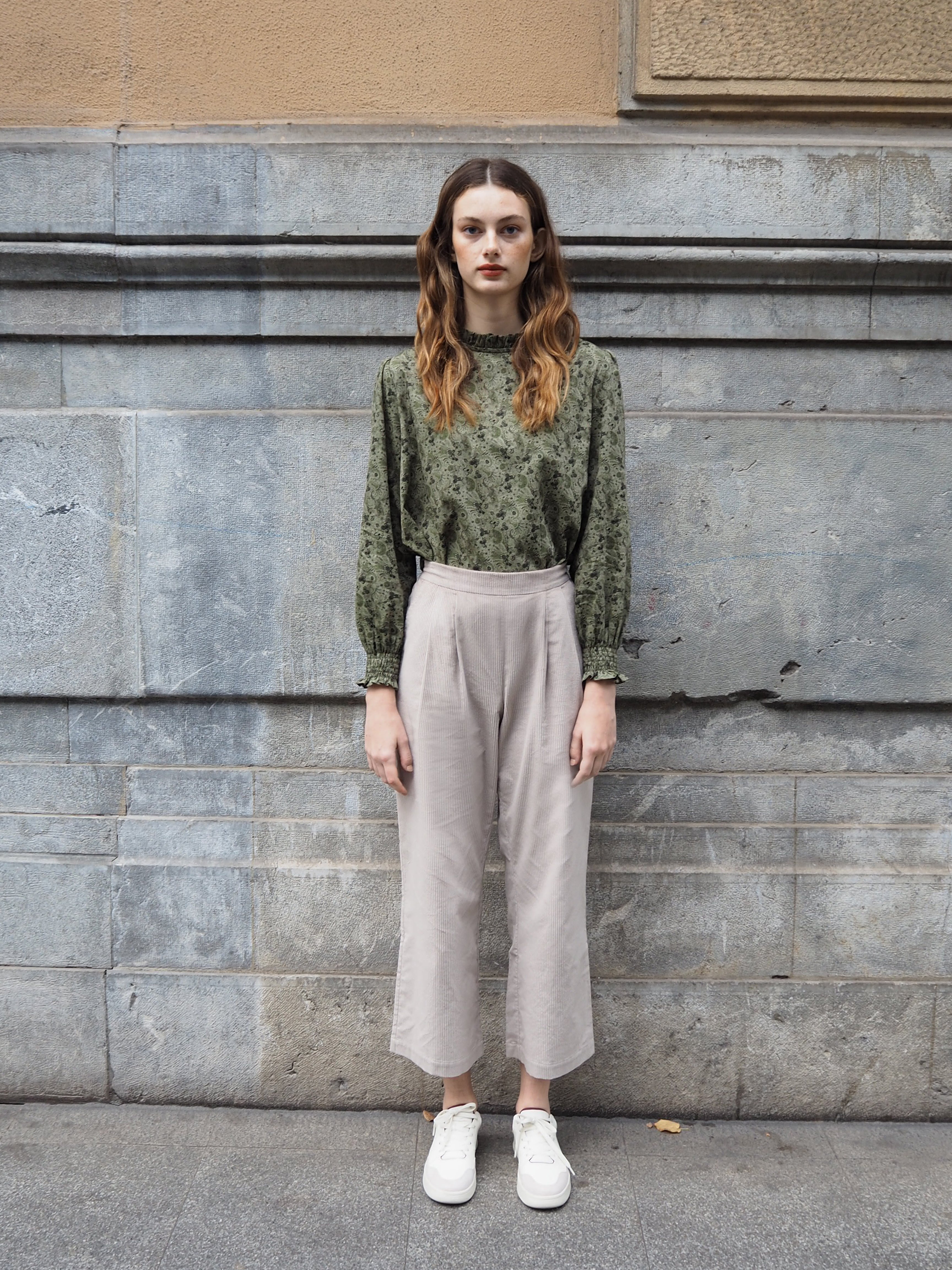 Blusa PORI cuello volantes mini flor verde