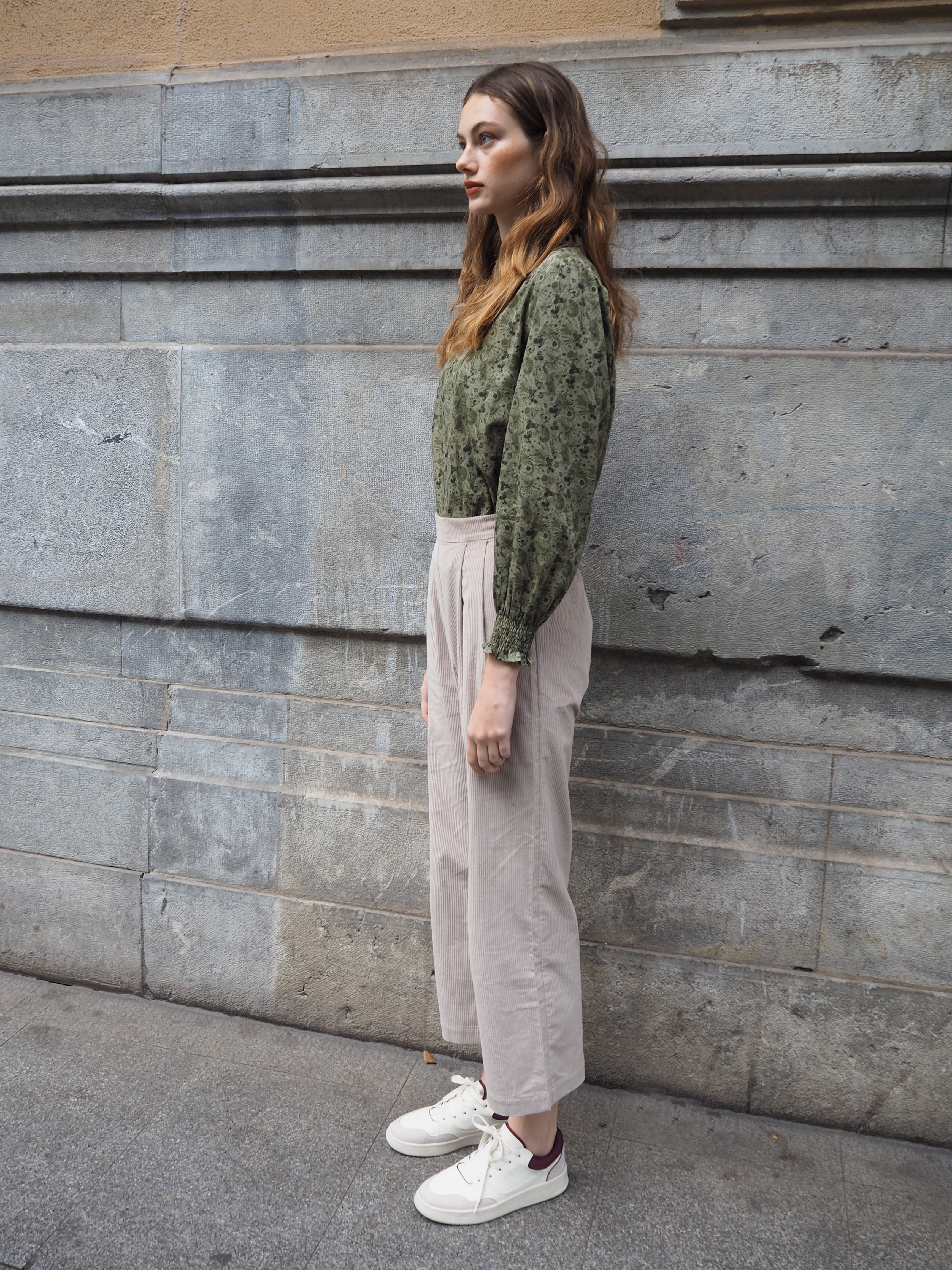 Blusa PORI cuello volantes mini flor verde