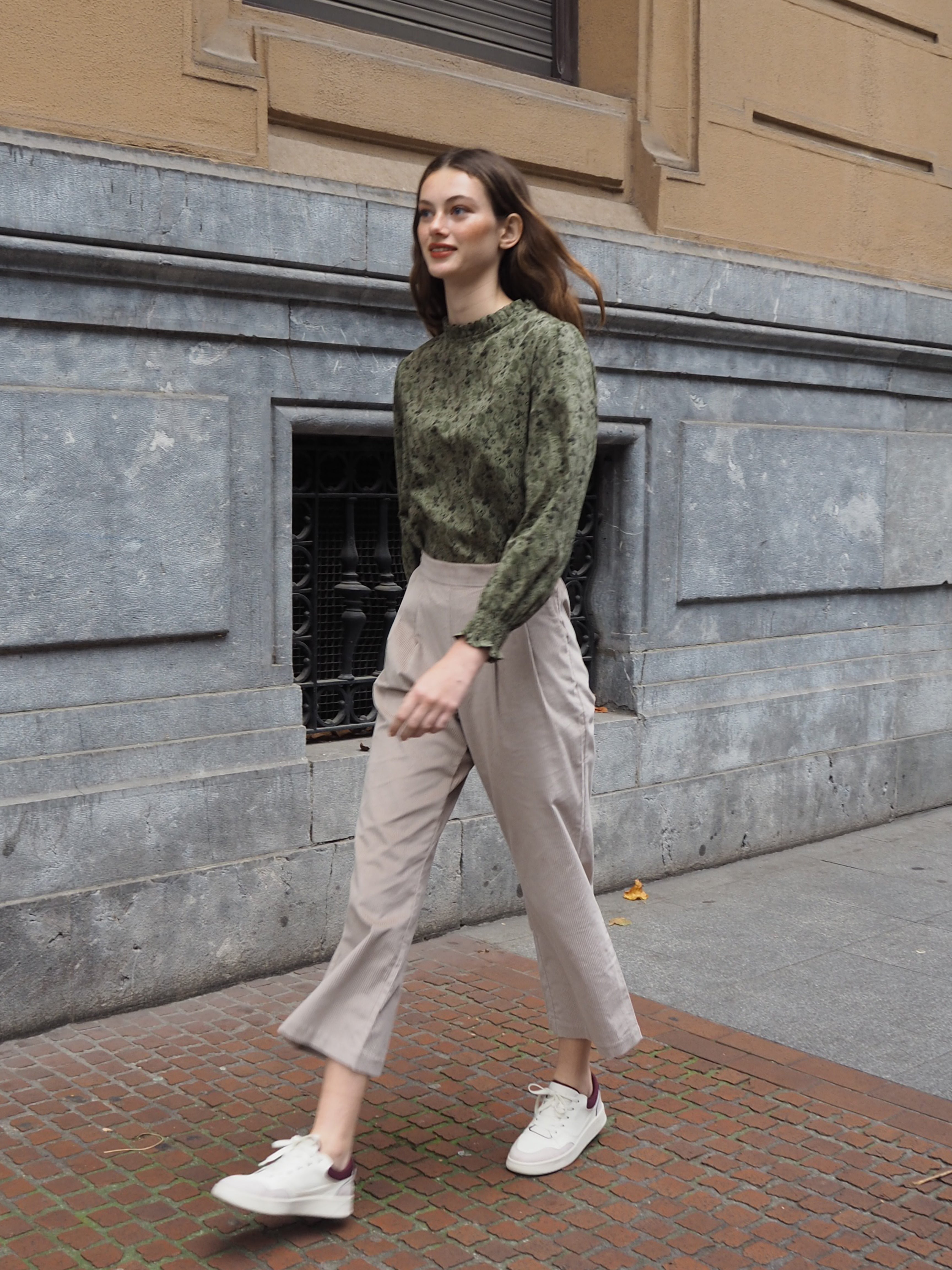 Blusa PORI cuello volantes mini flor verde