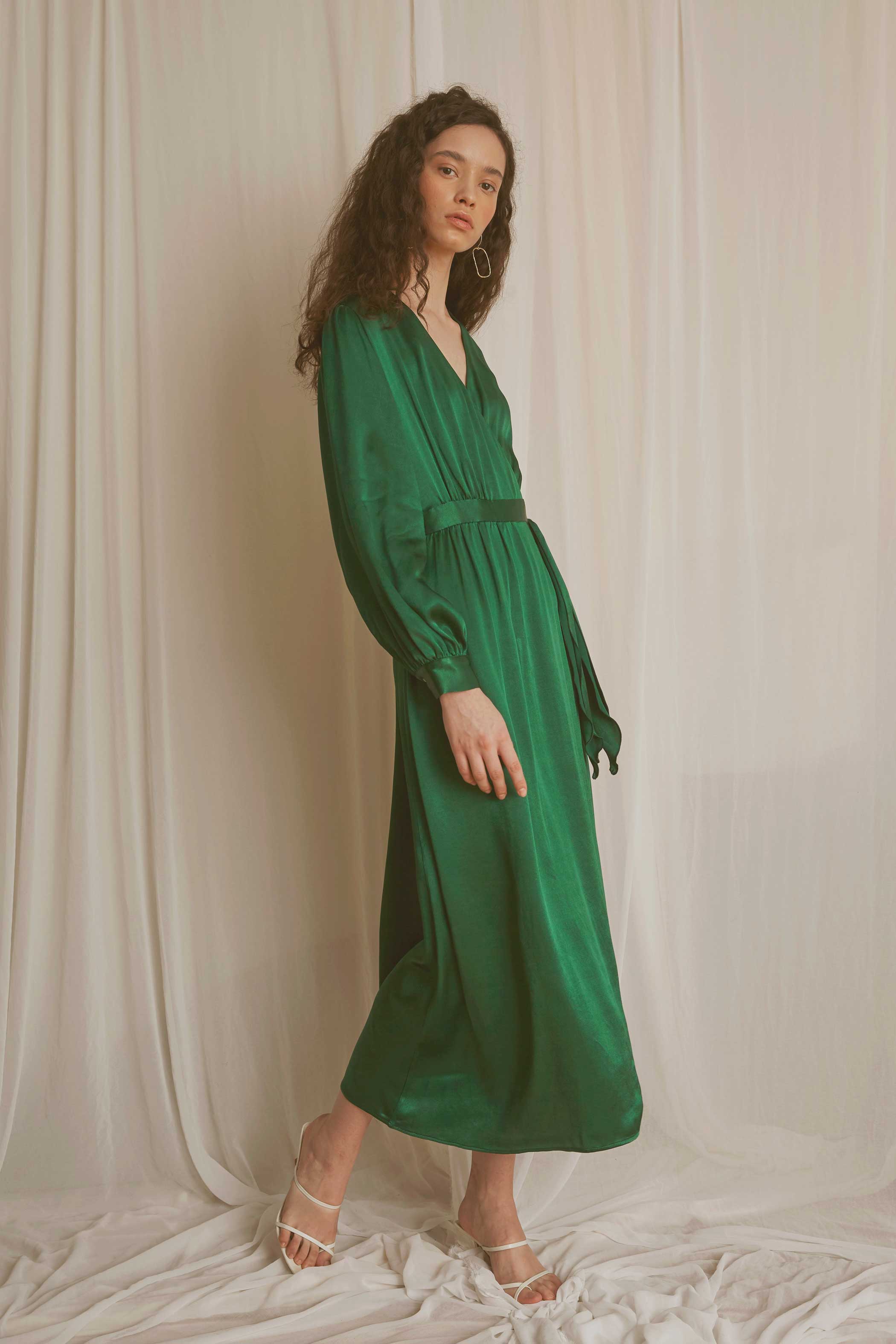 Vestido cruzado saten verde