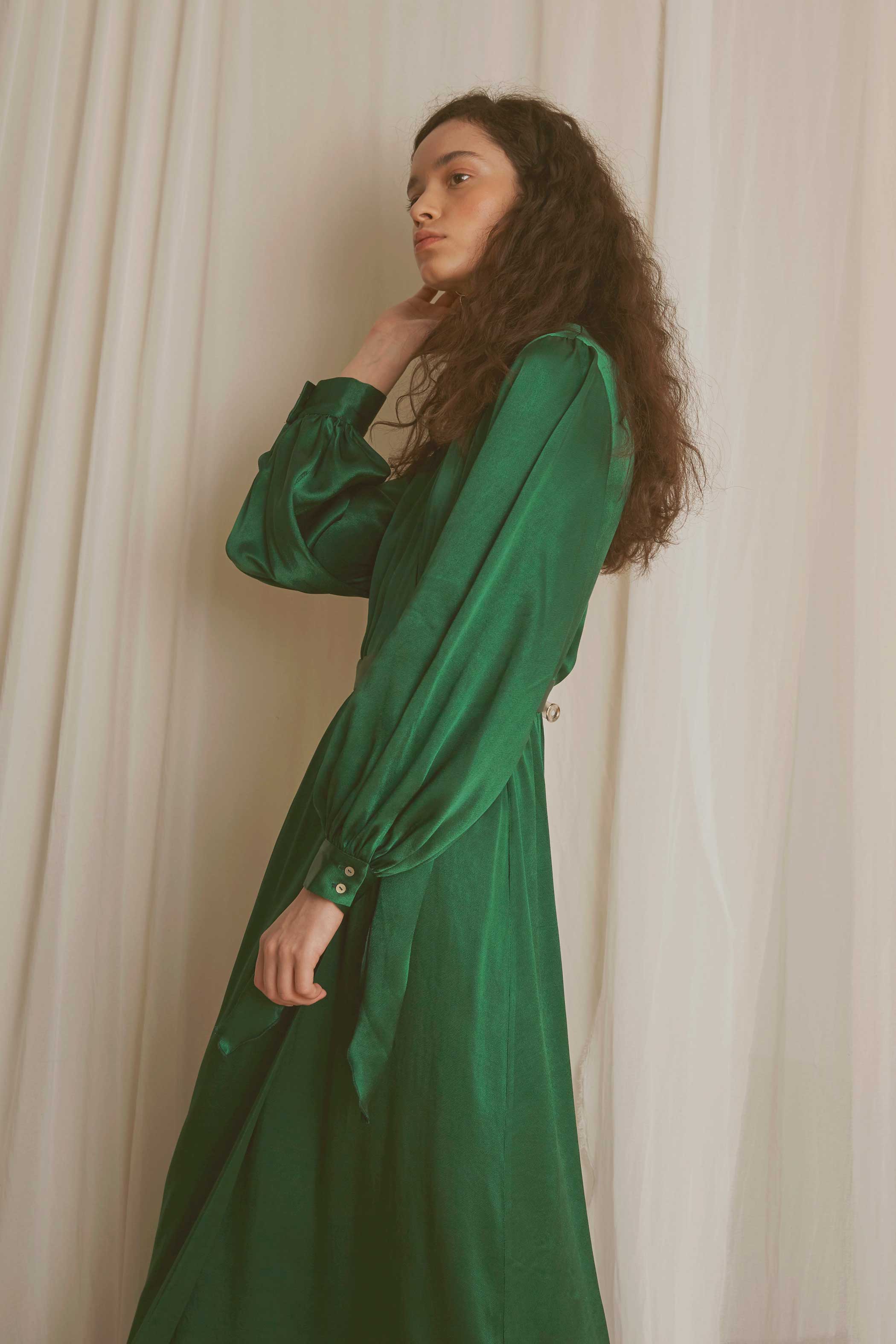 Vestido cruzado saten verde