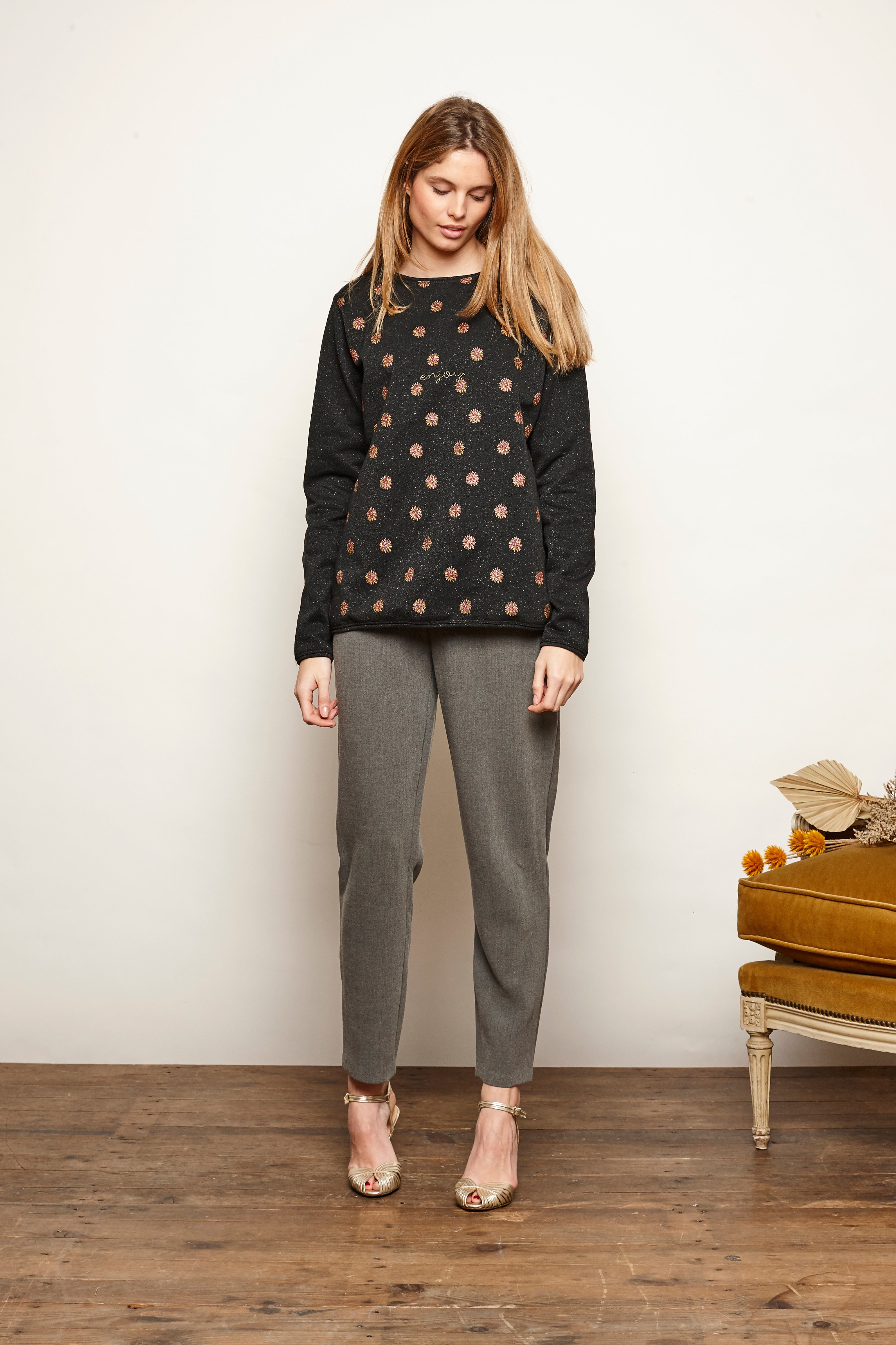 Sudadera negra MARGARITAS