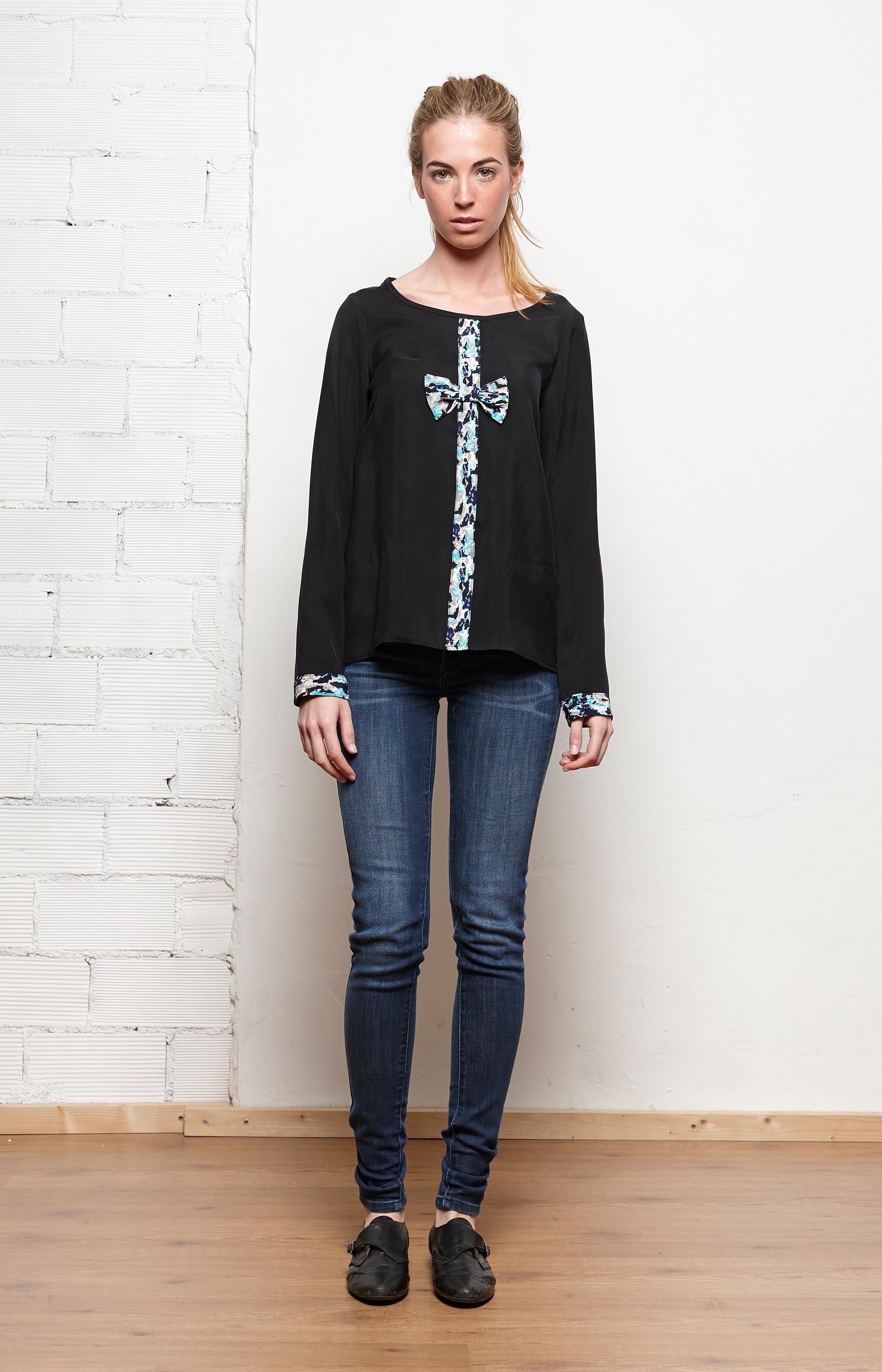 Blusa cupro lazo en delantero