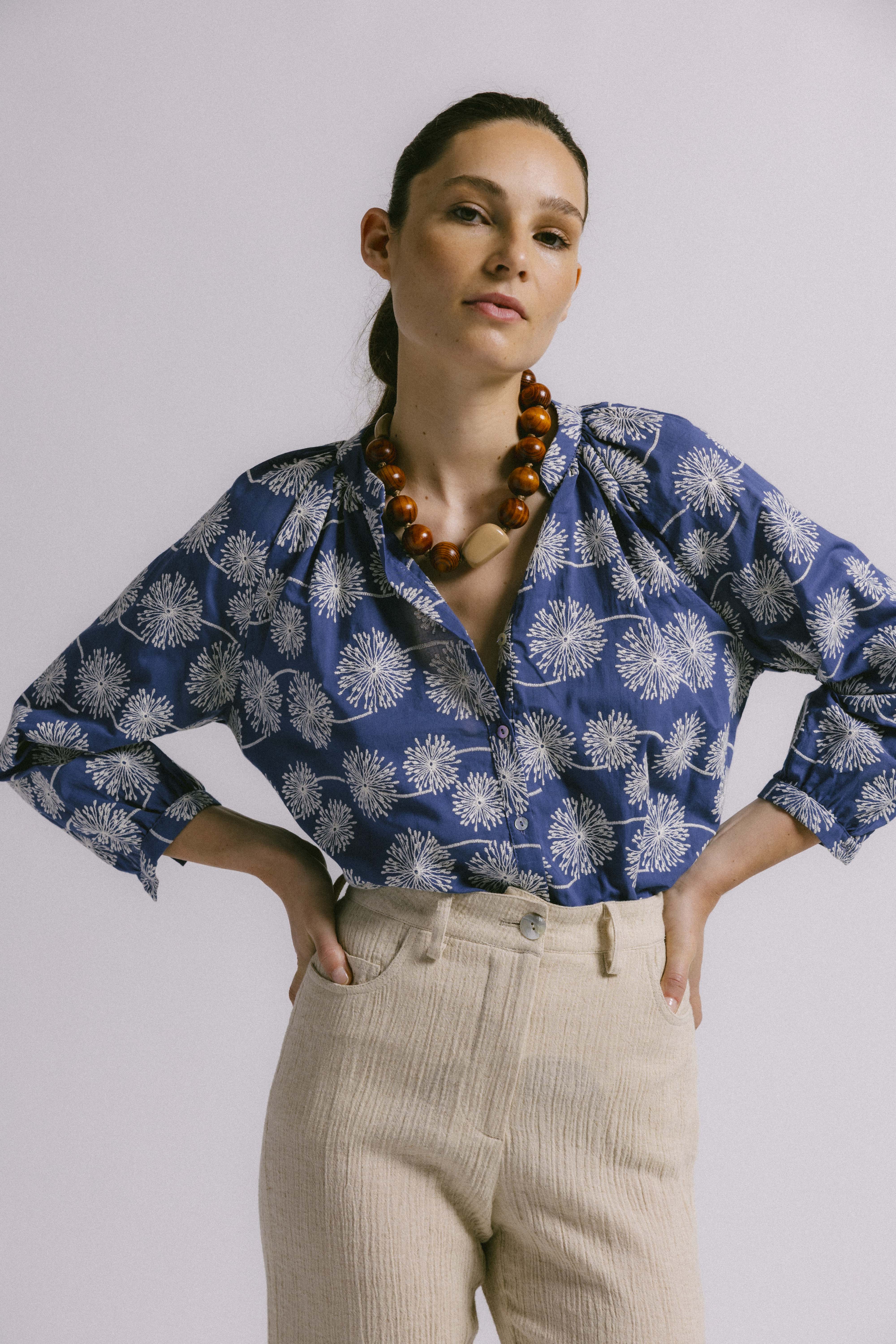 Blusa oca bordada azul