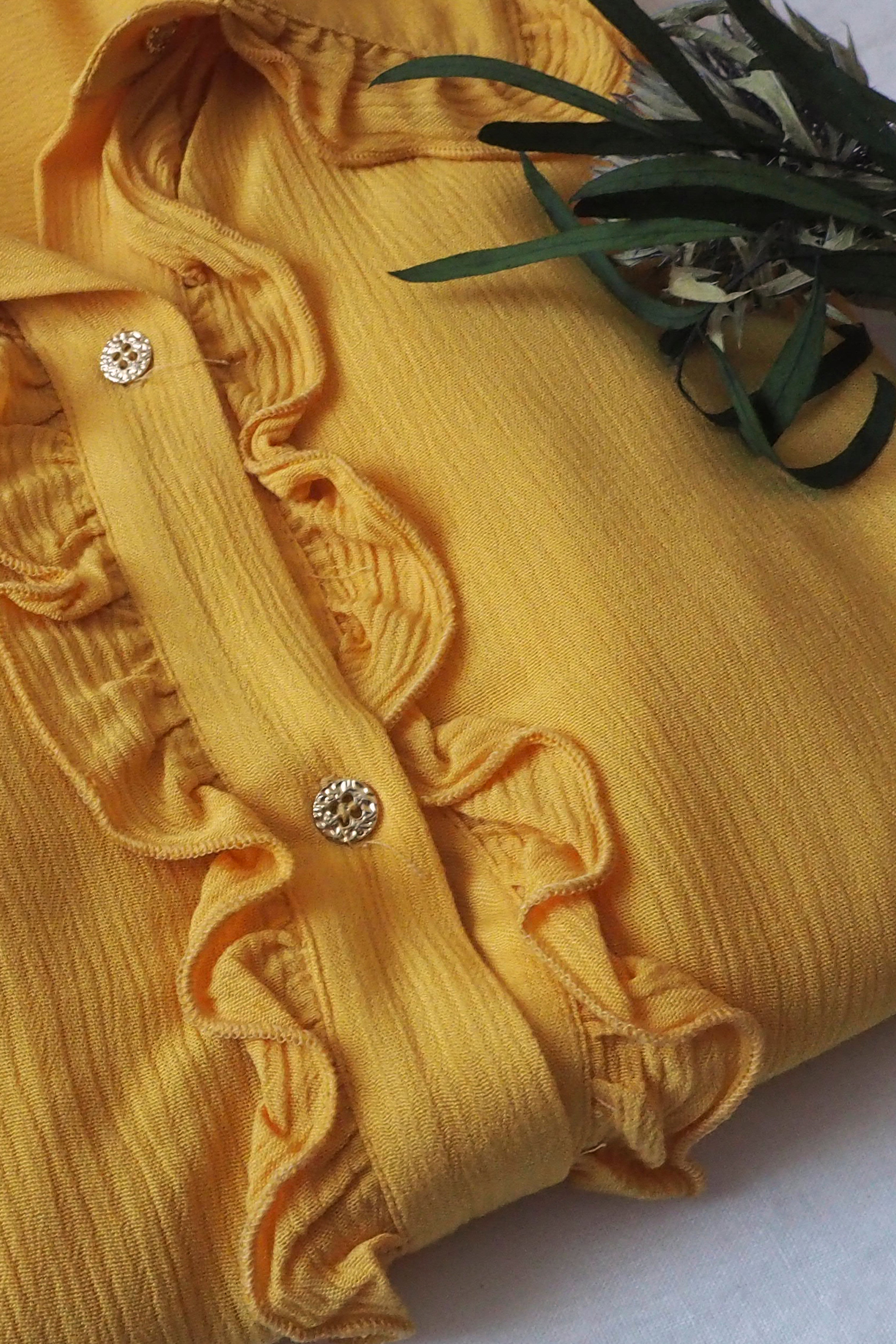 Blusa cuello volantes mostaza bambula