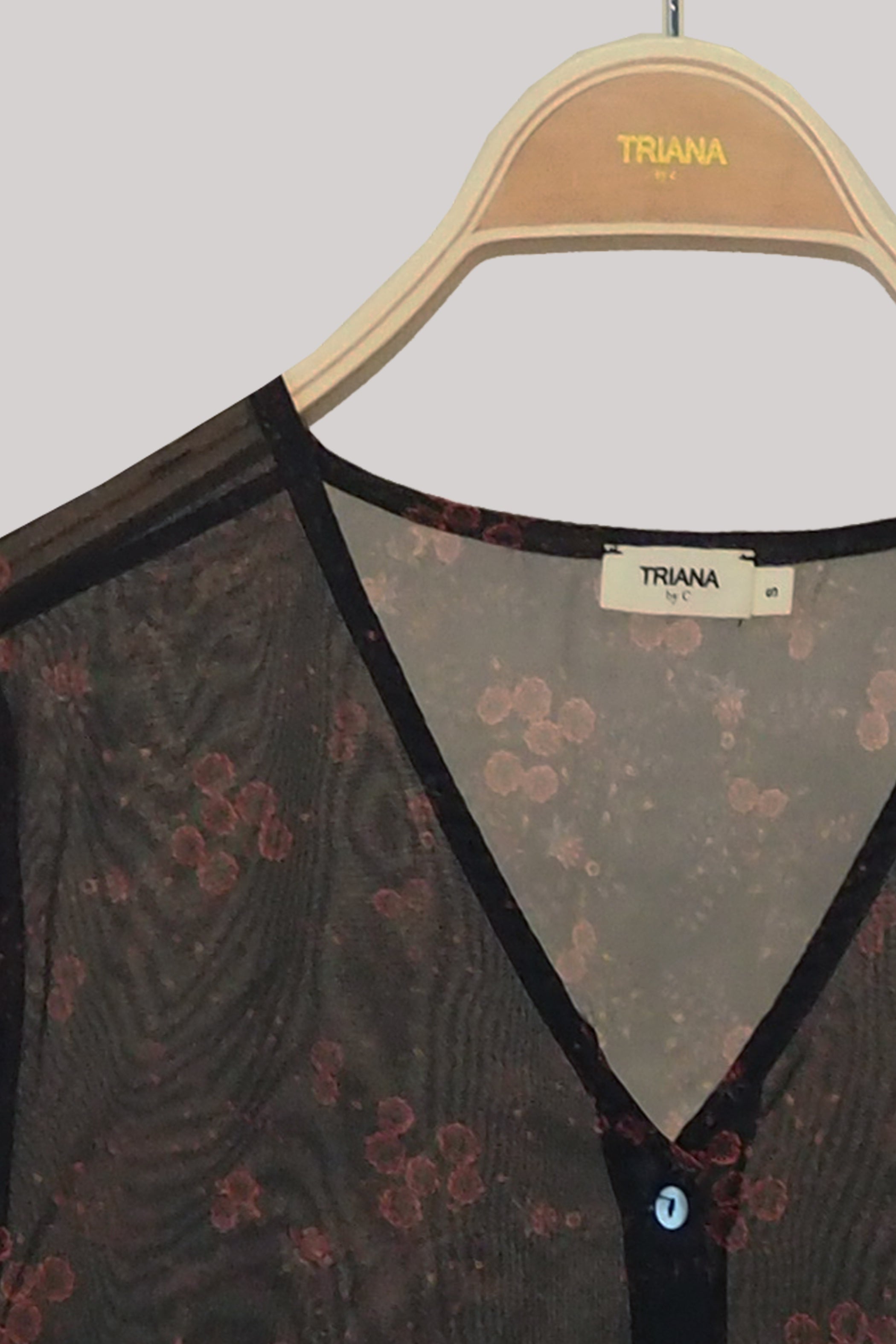 Blusa london gasa negra flor rojiza