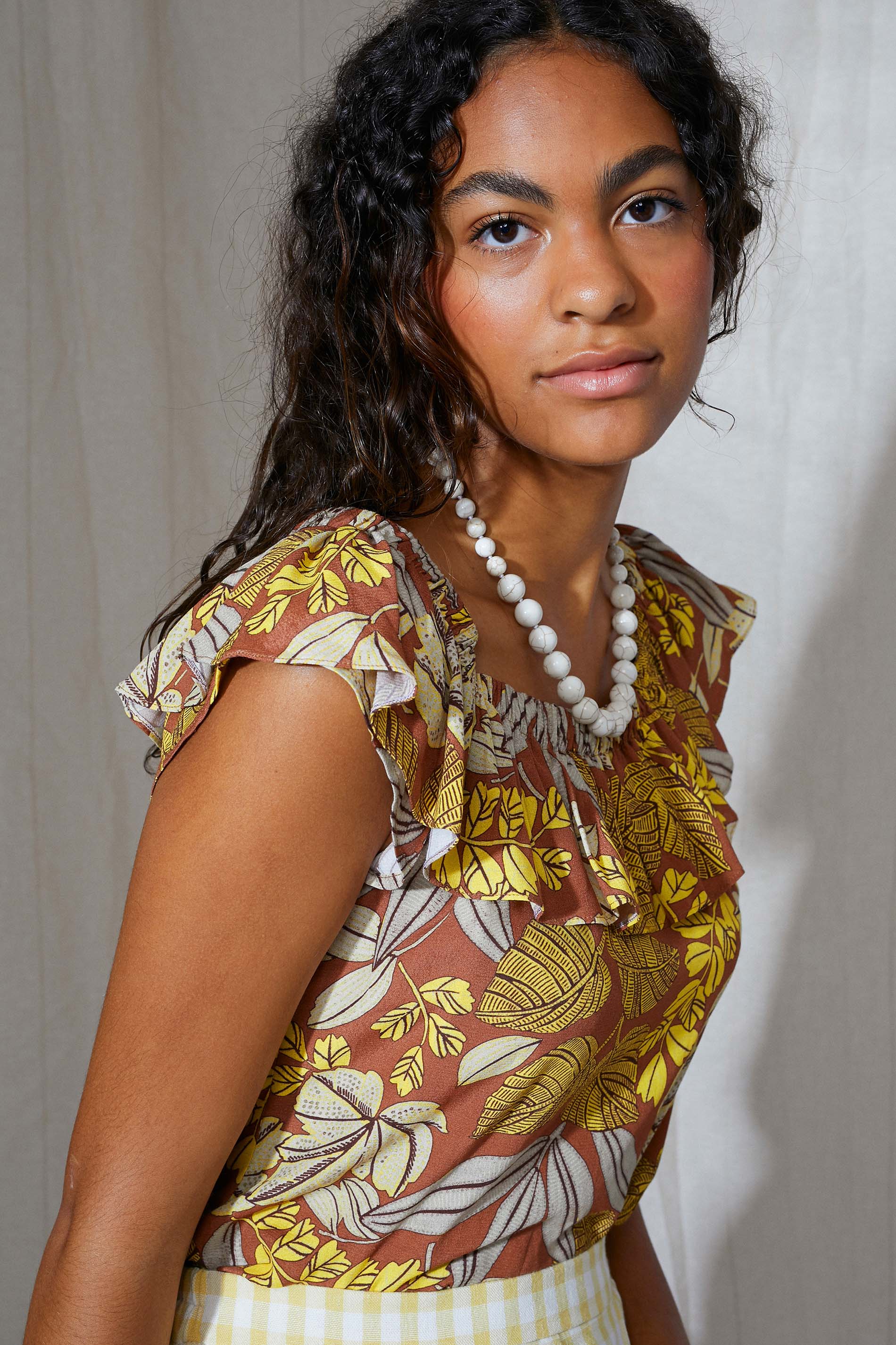 Blusa tropical print mostaza