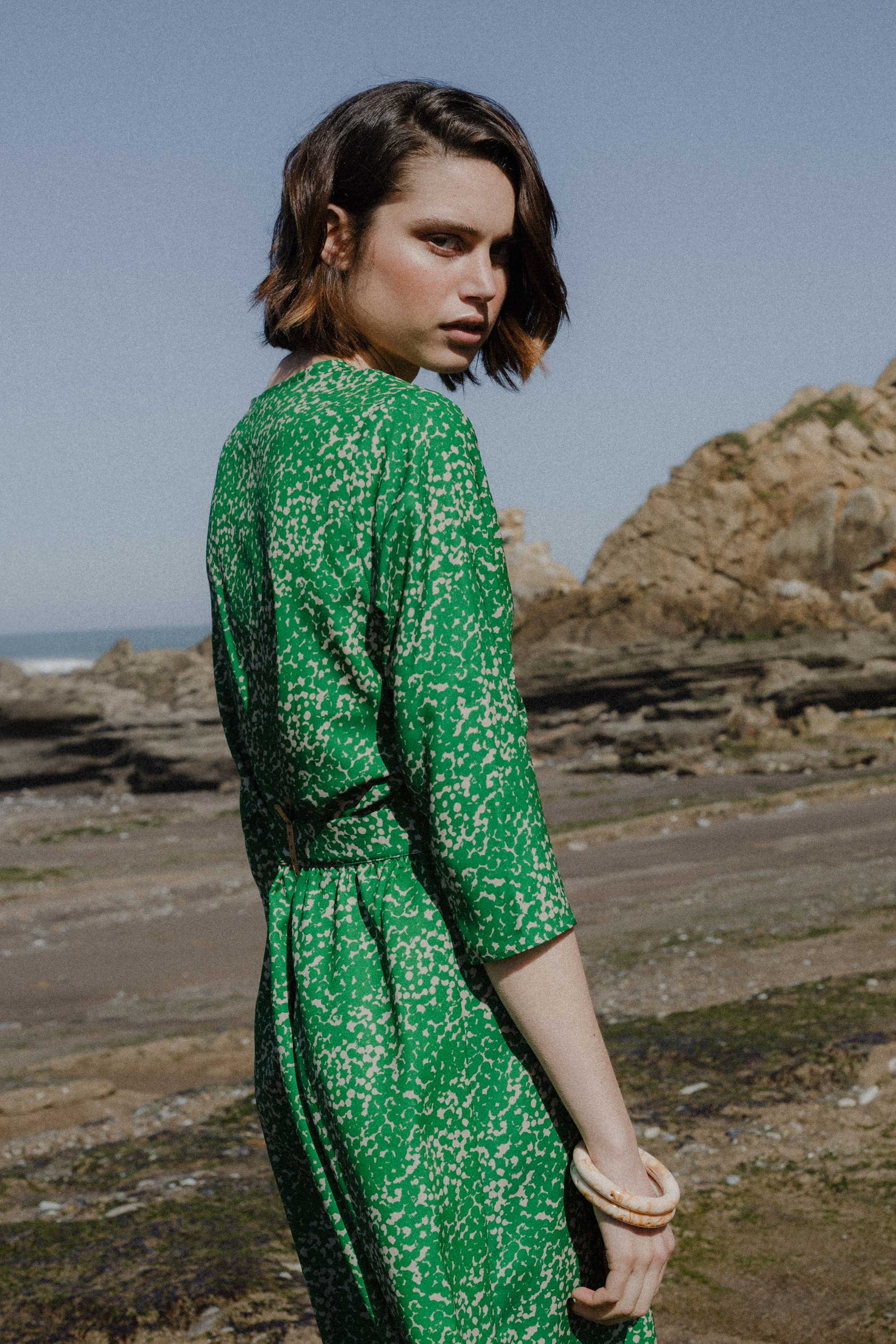 falda botonadura estampado motas verde arena