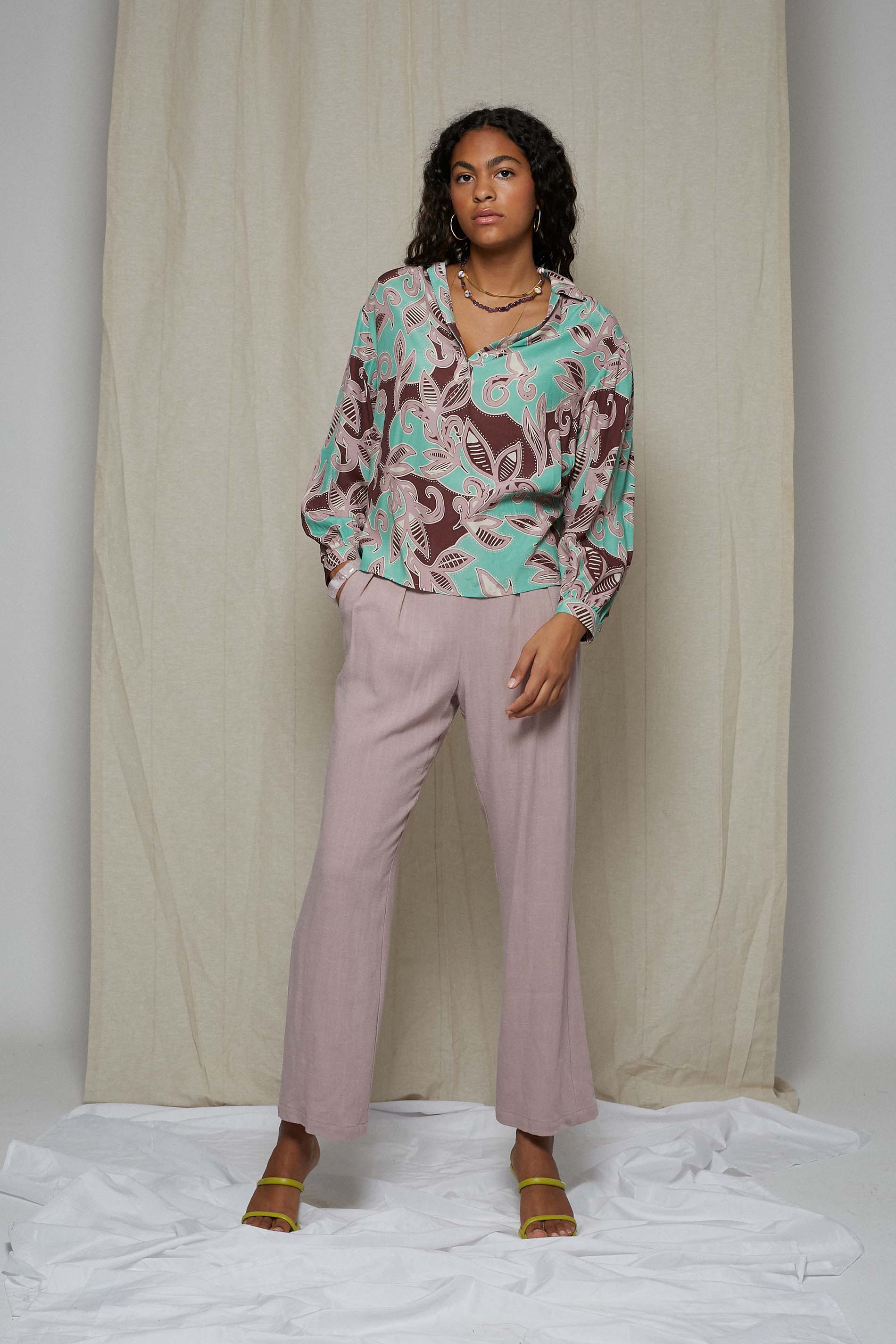 Blusa tropical print OTTA viscosa