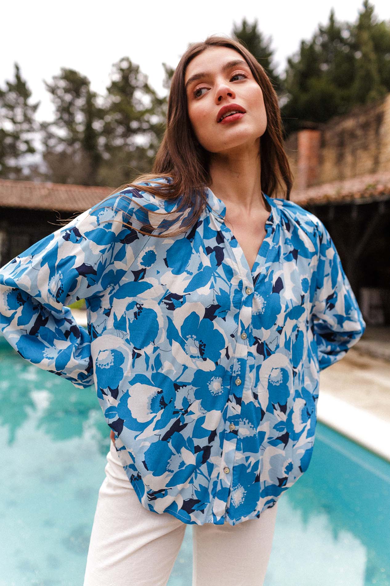 Chemisier bleu à fleurs OCA